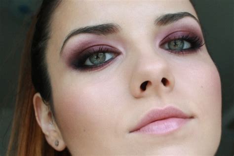 Deea Make Up Maroon Smokey Eyes