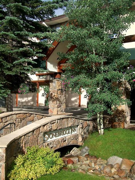 This luxury hotel includes 3 restaurants, an outdoor pool, and a spa tub. Stonebridge Inn in Snowmass Colorado | Destin hotels, Best ...