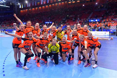 Op deze pagina vind je alles over denemarken op het ek voetbal, inclusief de 26 koppige selectie van denemarken tijdens het ek 2021. Nederland in de finale na winst op Denemarken! - Nationaal ...