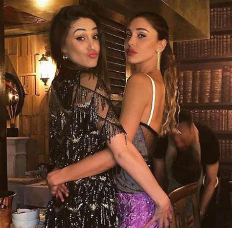 Vivimos en una época donde la felicidad es una mercancía, nos la. Belen e Cecilia Rodriguez: un super regalo per il padre e ...