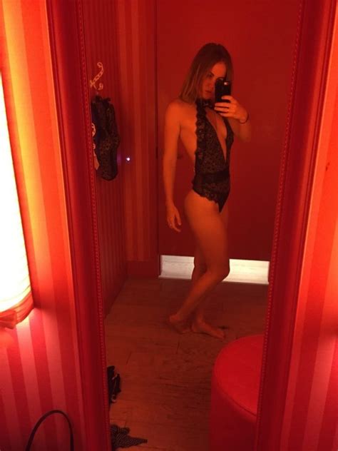 Mackenzie Lintz Leaked Nude In Fitting Room 75 Photos The Fappening