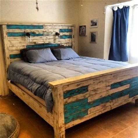 Using a pallet to make a dog bed: How To Make a Bed with Recycled Wood Pallets | Pallets Designs