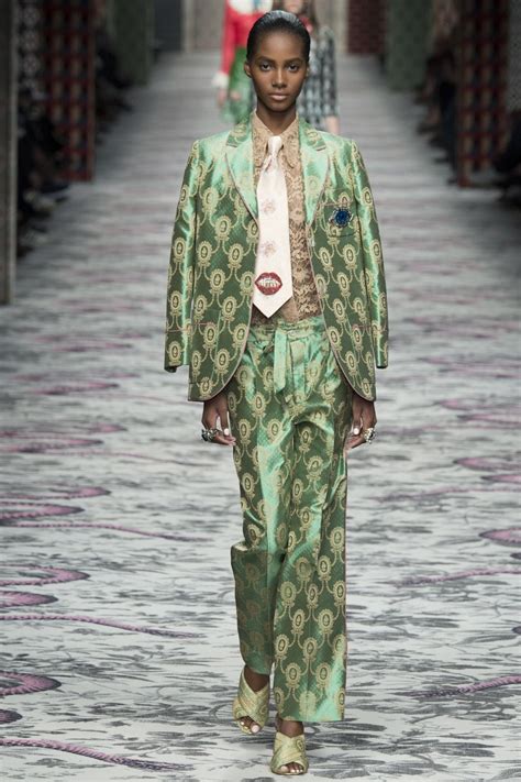 gucci is taking fashion show to london