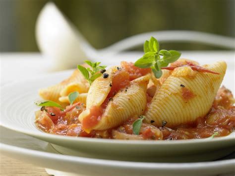 Pasta Shells In Tomato Sauce With Anchovies And Marjoram Recipe EatSmarter