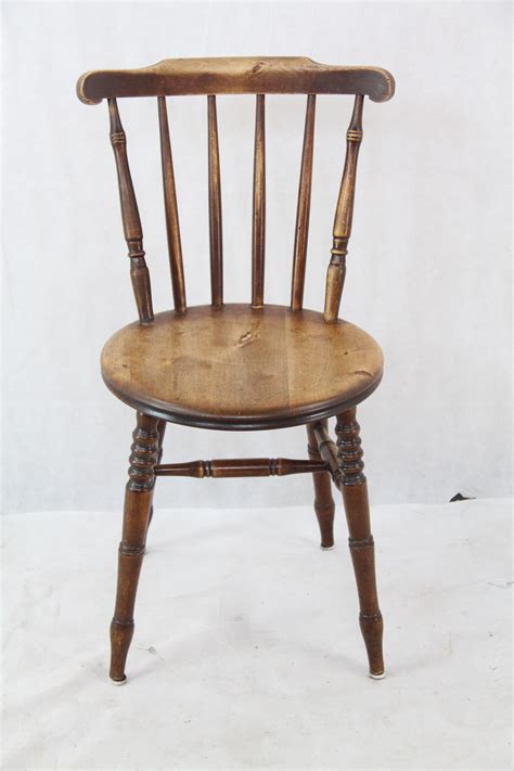 Schaut man sich die stühle von landhaus classic näher an, so findet man eine große vielfalt an verschiedenen möbelvarianten in unterschiedlichen farben, formen und designarten. landhaus stuhl Kitchen chair Victorian Original