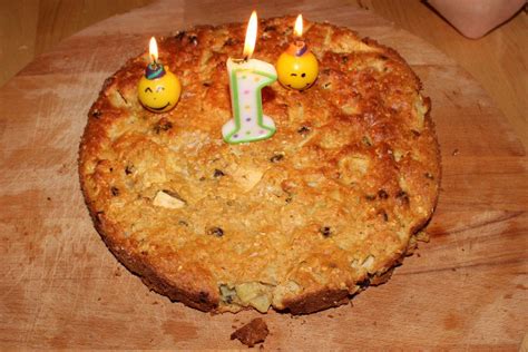 Dabei darf ein richtiger geburtstagskuchen nicht fehlen. BLW-Kuchen ohne Zucker: Apfelkuchen für Baby's Geburtstag ...