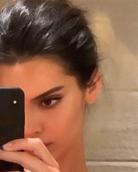 Are Kendall Jenner S Mirror Selfies An Art Form Yes Yes They Are Artofit