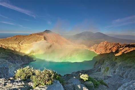 From canada to africa, these gorgeous, landlocked bodies of. The world's largest acidic volcanic crater lake, Ijen Crat ...