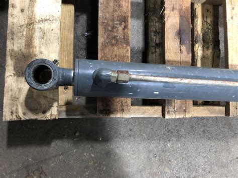 Mustang 2200r Hydraulic Cylinder For Sale