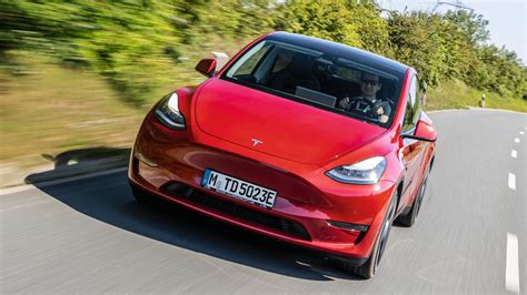 Tesla Model Y Erste Fahrt Im Elektrischen Crossover Suv Bildplus