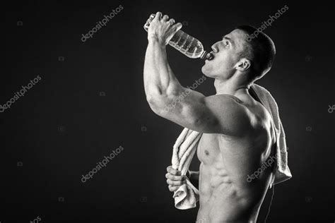 Muscular Man On A Dark Background Drinking Water After Workout — Stock