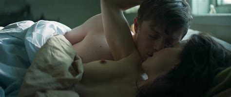 nackte tatiana maslany in two lovers and a bear