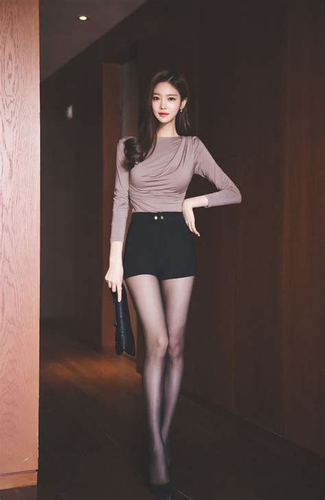 jung yun women with beautiful legs world most beautiful woman beautiful life beauty leg
