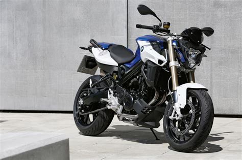 A really good roadster, it does cost more to buy but you are rewarded with a high level of not only specification but also build. BMW F 800 R 2015 Motorrad Fotos & Motorrad Bilder