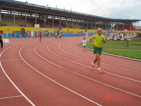 Oval Track Run Bald Runner