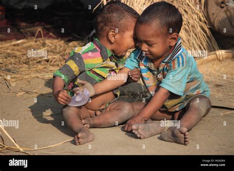 Obdachlose Kinder Arme Kleine Vagabond Kinder In Indien Stockfoto