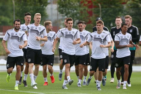 18 von 20 flanken machte der trainer horst hrubesch beim training seiner u21 u19 ins tor rein, als seine jünger sich noch damit rausredeten, dass die zuspiele aka deutschland — österreich 1:0. U21-EM 2019: Der Kader der deutschen U21 ...