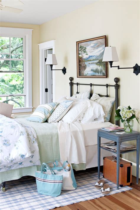 This Cozy Bedroom Décor Will Make You Want To Stay In Bed All Day