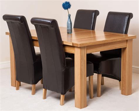 Seattle Extending Oak Dining Table With 4 Black Lola Dining Chairs