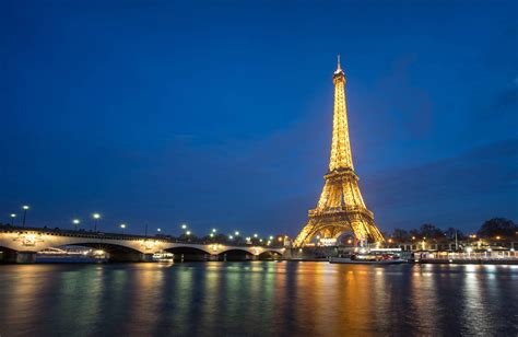 If i had one or two days, and a night in paris, my first thought would be the eiffel tower, quintessentially french, a true symbol of what paris means to people around the world. Paris by night tour | My Daily Driver