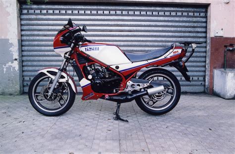 Check out the interesting history of the rd350, plus its specifications and more. Vendo YAMAHA RD 350 YPWS 1984