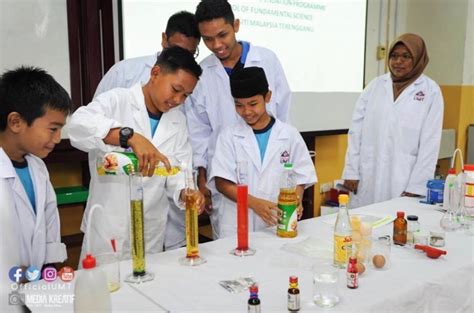 Cakupannya cukup luas, mulai dari fondasi teoritis mengenai perancangan algoritma, yaitu konsep dasar yang melandasi pengembangan perangkat lunak, sampai kepada penerapan mutakhir. Program Asasi STEM UMT, pertama di Malaysia