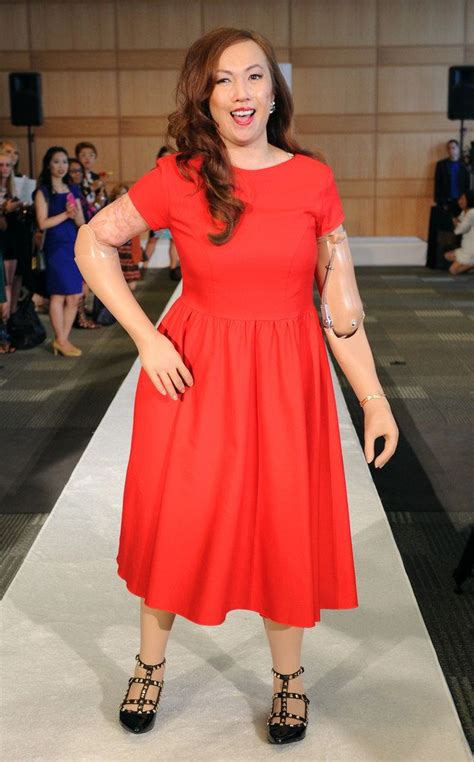 A Quadruple Amputee Walked The Runway At New York Fashion Week Idées