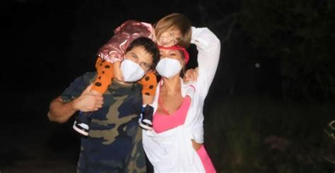 Em chamada do 'ilha record', pyong apareceu embaixo de edredom com a modelo argentina antonela avellaneda. Sabrina Sato publica registros com Duda Nagle e Zoe nas ...