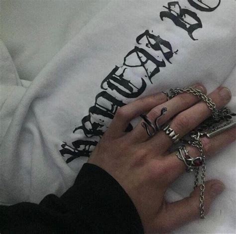 𝔭յ𝔫𝔨𝔰𝔬𝔠𝔨𝔰 Grunge Accessories How To Wear Rings Eboy Aesthetic