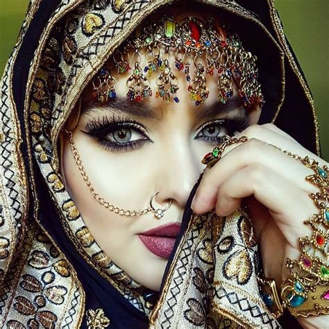 Pin By Psehgal On Beauty Face Jewellery Arab Beauty Beautiful Hijab