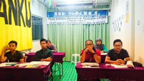 Menjelaskan perbezaan peranan dan tanggungjawab pengurus sumber manusia dan pengurus lain dalam sesebuah organisasi dalam melaksanakan aktiviti perancangan. KURSUS CIDB: PENGURUSAN SUMBER MANUSIA UNTUK SYARIKAT ...