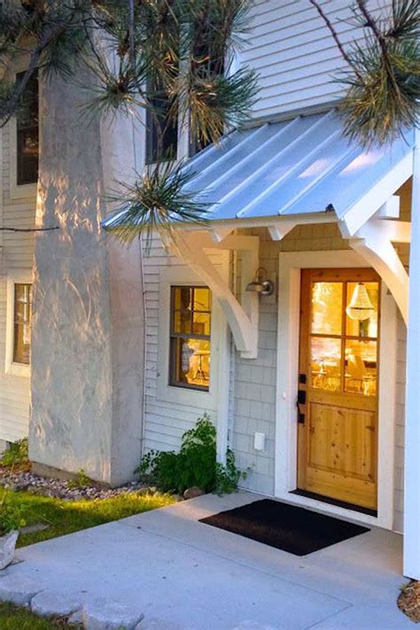 Door canopies from metallic products keep you covered, and keep your team members, customers and visitors protected against the elements. metal-canopy-ideas-for-front-door | HomeMydesign