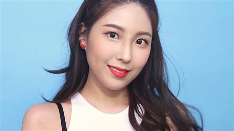 Beauty Content Creator Hiyena Covers Seolhyun S Makeup In Aoa S Song Bingle Bangle 한국 메이크업