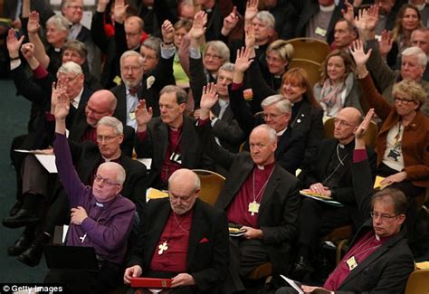Women Allowed To Become Bishops For First Time After Church Of England Vote Daily Mail Online