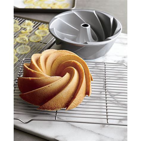 Nov 05, 2020 · unlike enameled pans, you don't have to worry about chipping, but the thermal conductivity of a stainless steel pan is about a third of a carbon steel pan. Nordic Ware Heritage Bundt Pan reviews in Bakeware ...