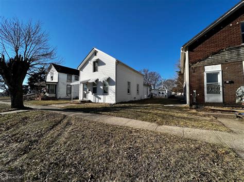 1327 Ave I Fort Madison Ia 52627 Mls 6163562 Coldwell Banker