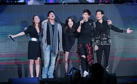 The distance of love / let's not be friends anymore. 感動!《16夏》五人幫現身 站台周興哲大合唱 - 中時電子報