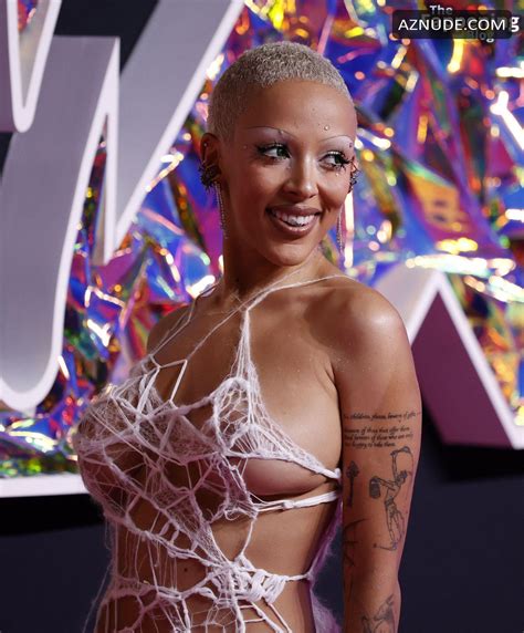 Doja Cat Flaunts Her Sexy Look At The 2023 Mtv Video Music Awards Aznude
