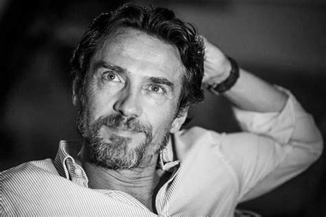 He is an actor and director, known for турист (2010), лучшие из молодых (2003) and прощай. Alessio Boni - Kapak Fotoğrafları (con immagini) | Attore ...