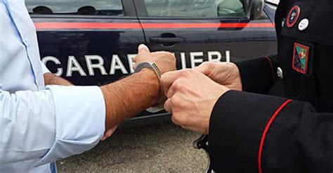 Stupra Una Donna E Cerca Di Corrompere I Carabinieri Con 20 Euro