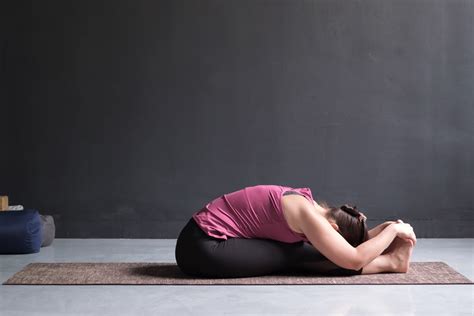 Seated Ahead Bend Pose Paschimottanasana The Right Way To Do Advantages Precautions The