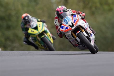 brands bsb ray wins as mackenzie puts one hand on supersport title bikesport news