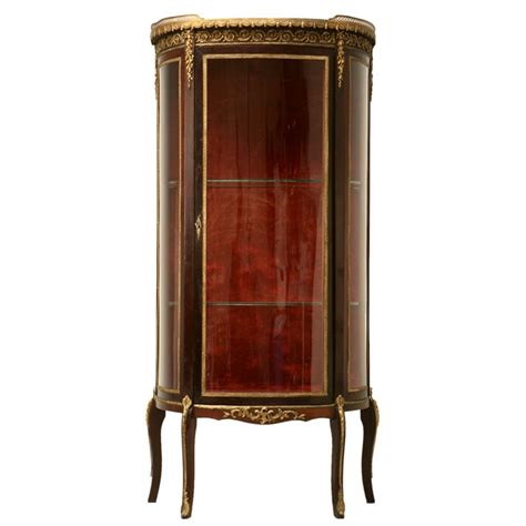 Simple design work blends straight lines with a slender black frame and. c.1920 French Curved Glass Curio Cabinet at 1stdibs