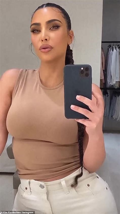 Kim Kardashian Shows Fans Her Trick For Making Her Lips Look Even Bigger Daily Mail Online