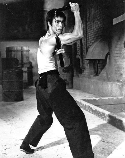 Bruce Lee Nunchaku Stance Boards Dont Hit Back Bruce Lee