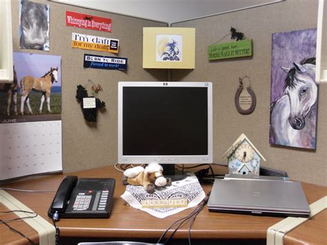 How to decorate a cubicle office. The Benefit Of Adding Some Cubicle Décor On Your Cubicle ...