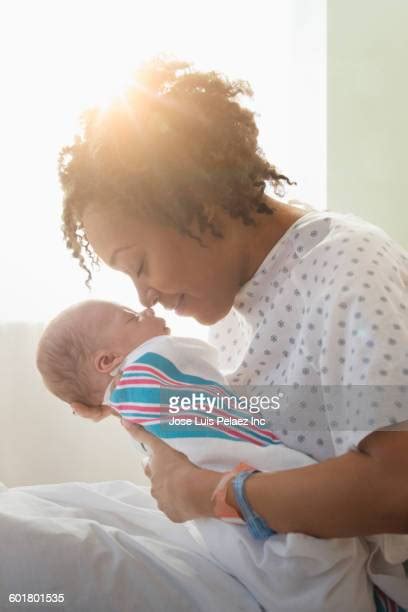 Black Single Mother Holding Newborn Bildbanksfoton Och Bilder Getty