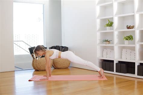 Plank Pose 10 Tips For Plank Pose Yoga Namastshay