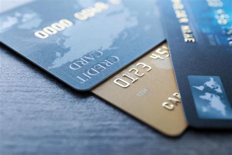 Credit cards provide you with convenience, and can even be a source of free money and rewards. Are Credit Cards the Same in the US & Canada? | MEDICI