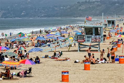 Santa Monica Beach How To See The Scenic Sand